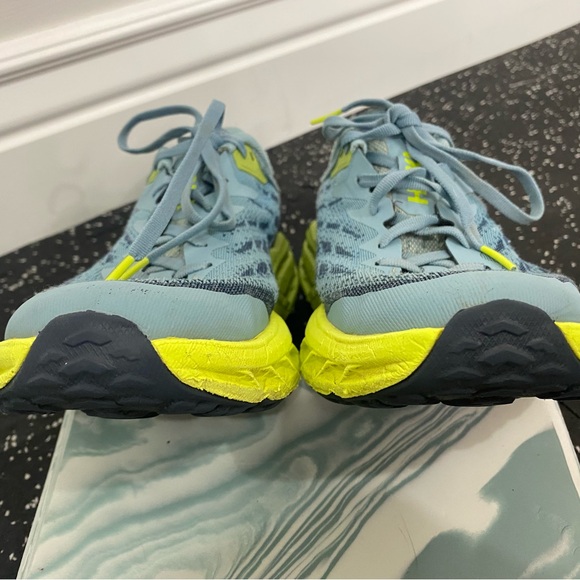 Hoka One One Speedgoat 5 men’s 8.5D Athletic Shoes in Blue and Neon Yellow - Picture 5 of 10